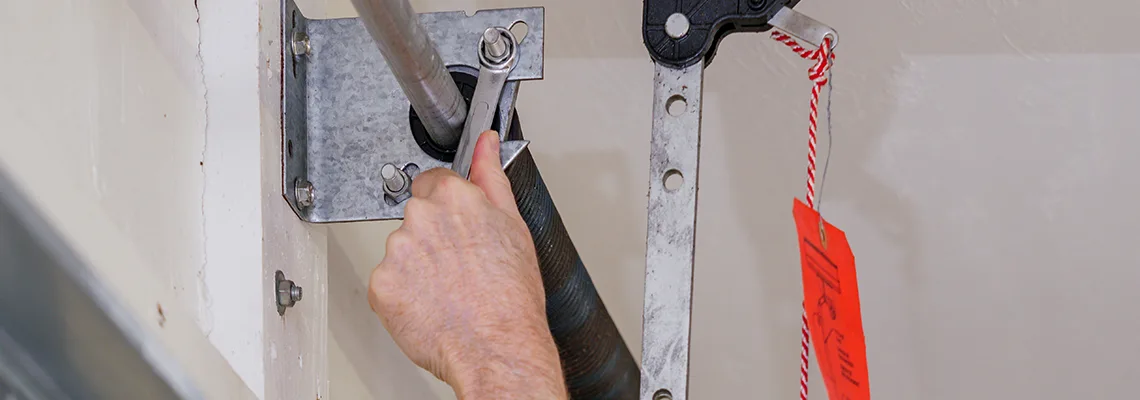 Fix Residential Garage Door in Winnipeg, Manitoba